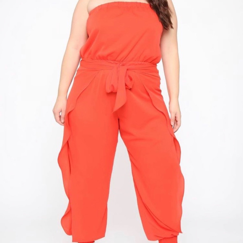 FASHIONNOVA 😍 “Powerful Strides Tube Jumpsuit”